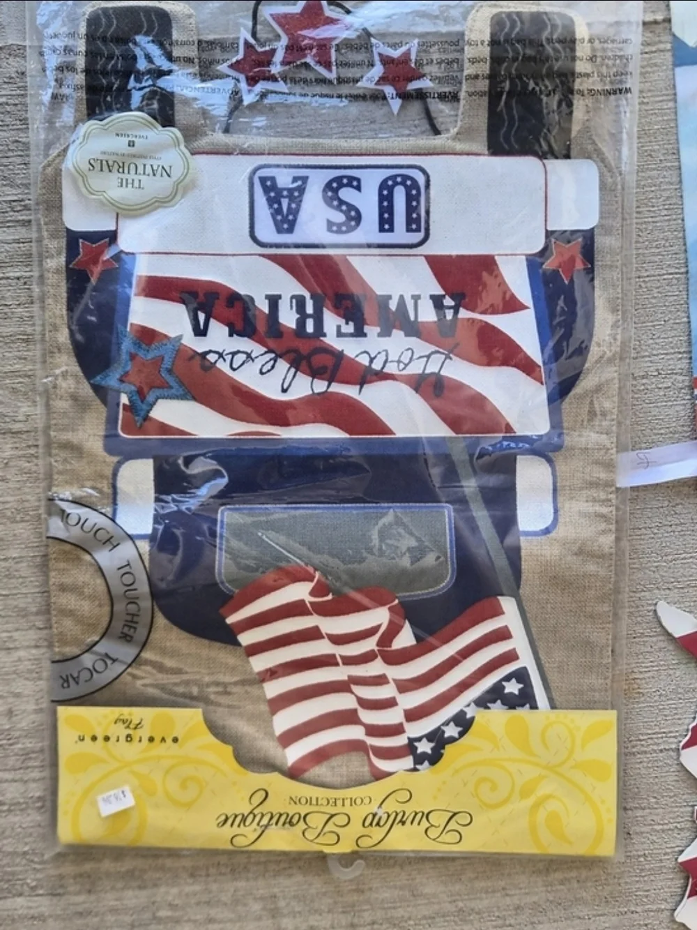 🇺🇸 Patriotic Home Décor Bundle – 2 Outdoor Garden Flags & USA Wall Plaque